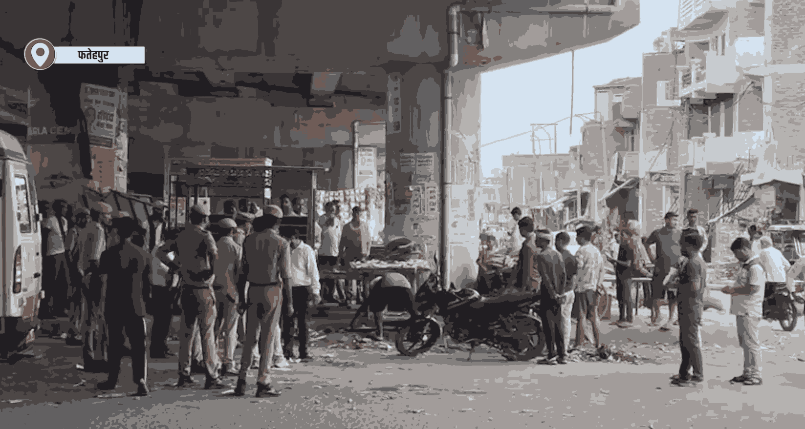 "फतेहपुर: कार्रवाई के बाद फिर सजा औंग हाईवे चौराहा, अतिक्रमण पर सवाल"